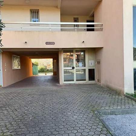 En Bord De Apartment